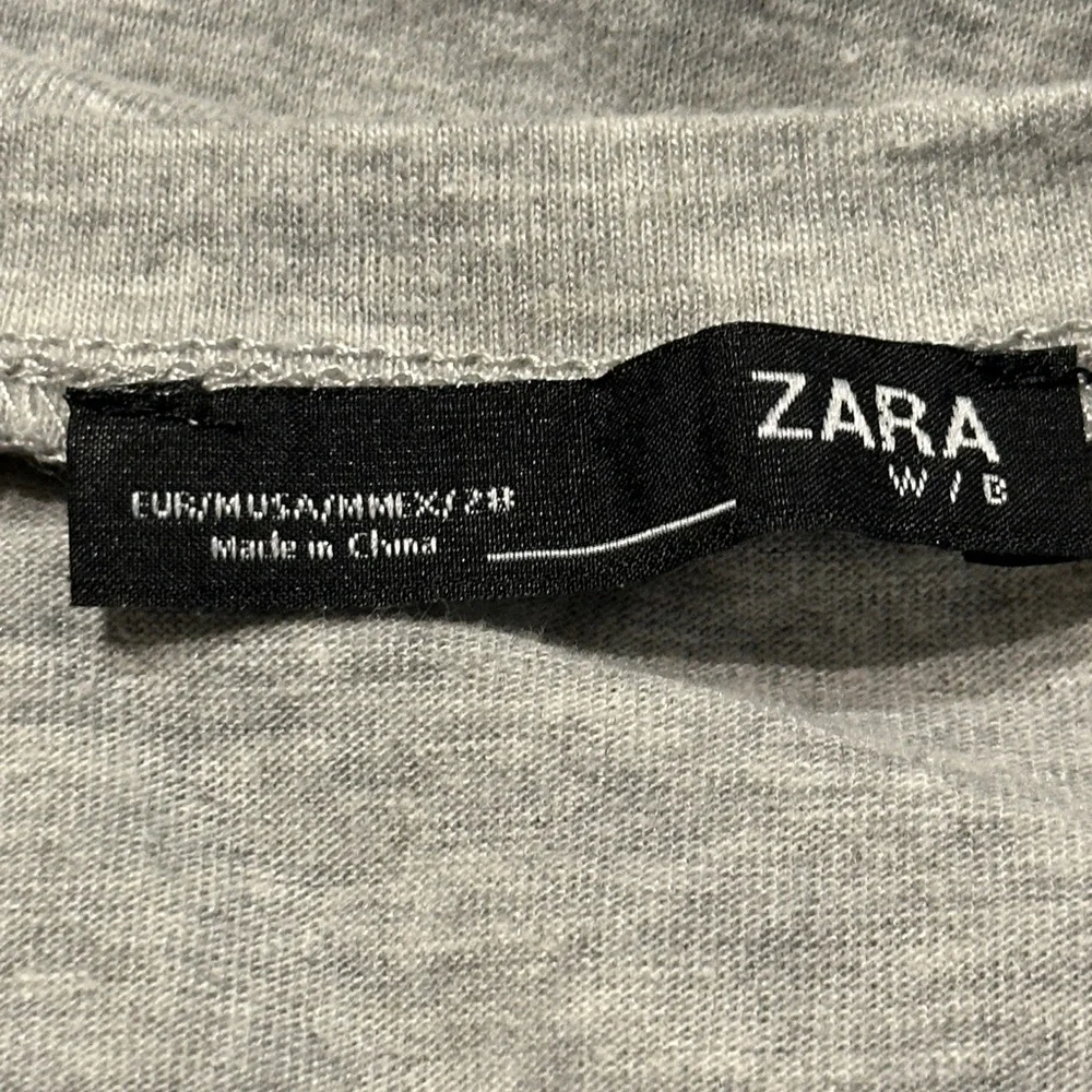 ZARA Gray Embellished T-Shirt Size M Floral Applique Rhinestone - Picture 4 of 6